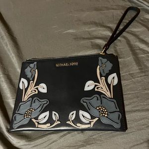Micheal Kors large wristlet !💙